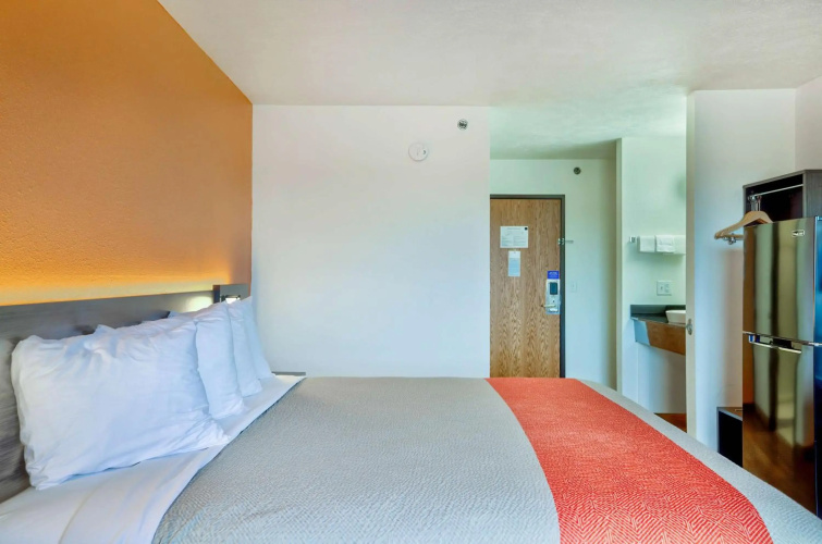 Motel 6 Percival, IA