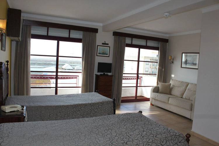 Made Inn Faro Hotel