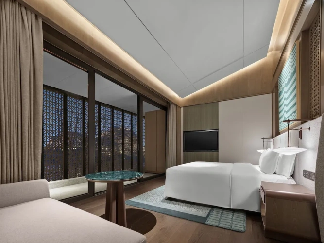 Suite with lake view