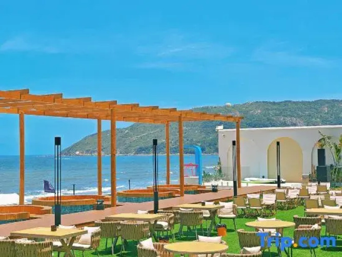 Cloud Coast Hotel