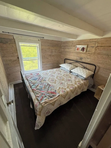 3 Bedrooms Cottage with balcony