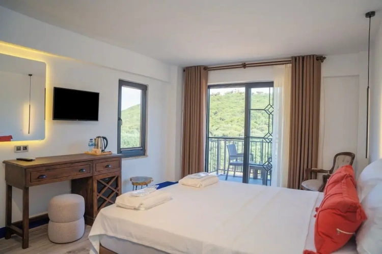 Superior Double room with balcony and with sea view