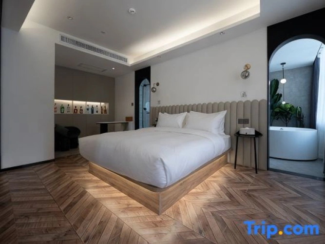 1 Bedroom Suite