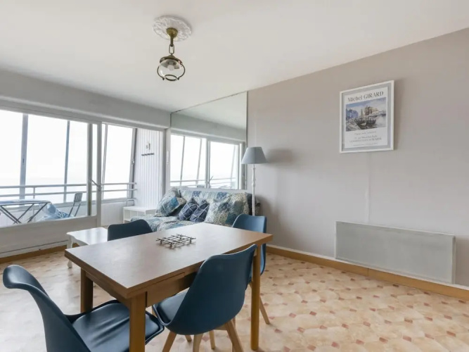 Charming Apartment in Courseulles sur Mer Near Seabeach