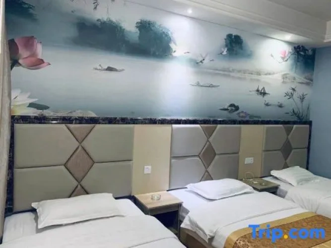 Standard Triple room