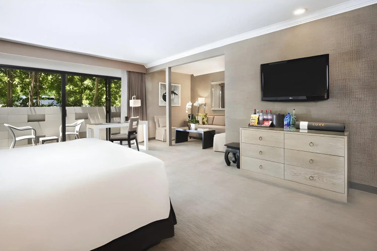Luxe Sunset Boulevard Hotel