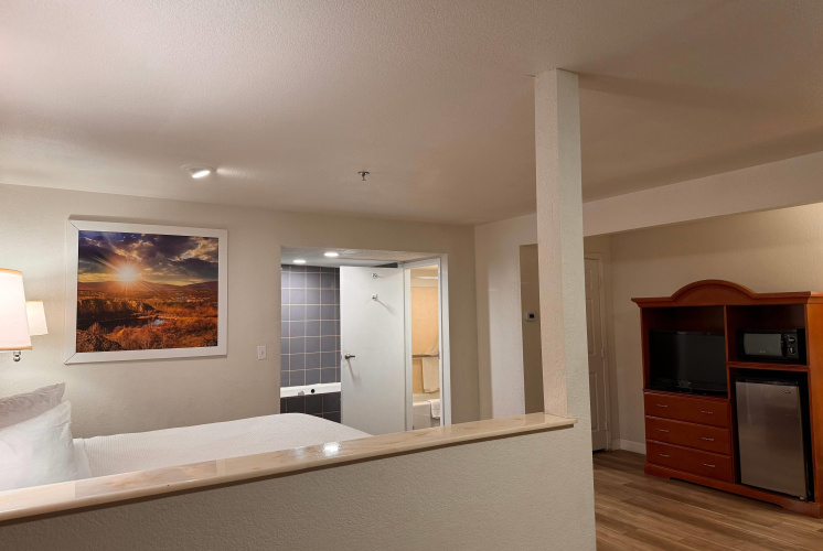 Days Inn by Wyndham Bishop