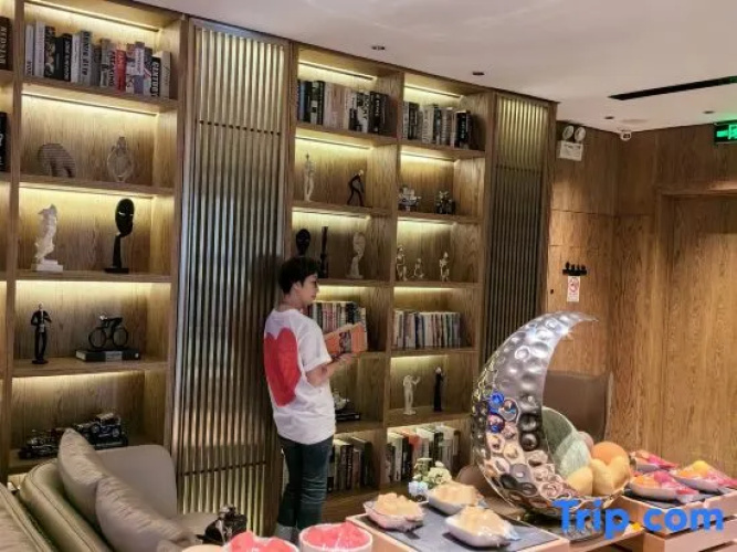 Daqing Royal Maple Hotel (Saltu Dawn Lake Shop )