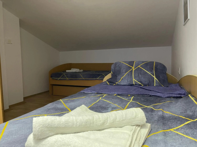 Cozy Duplex Apartment ~ Free Parking