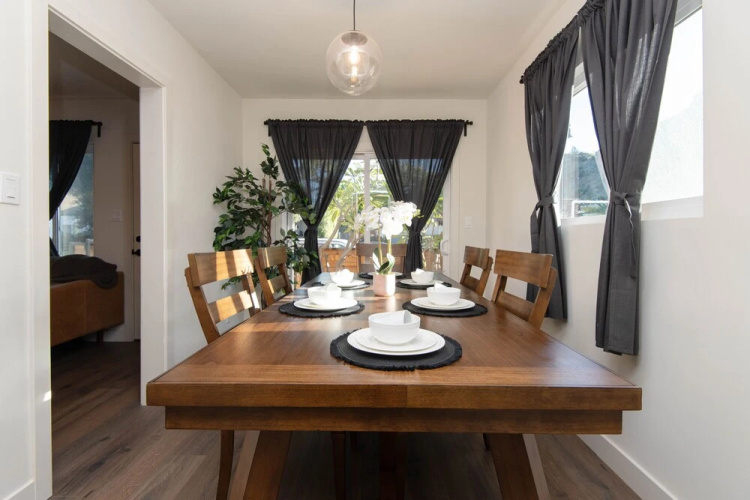 Stylish Apartment near Dodger St