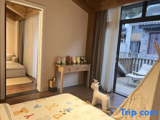 Family Suite with street view