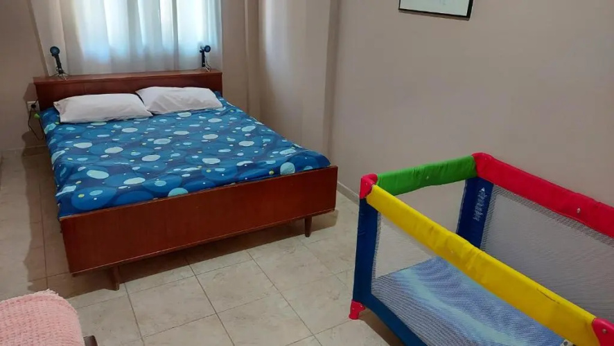 Airport Friendly House 1