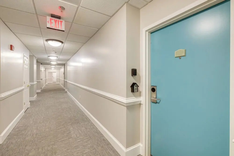 Top-floor Balcony & Serene Views: Huddleston Condo