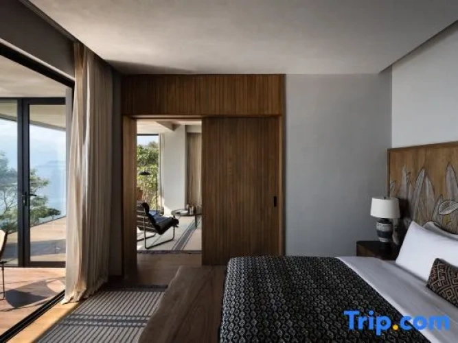2 Bedrooms Family Suite with sea view