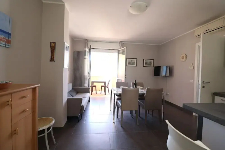 Modern Holiday Apartment With Wi-fi, Air Conditioning And Balcony; Pets Allowed