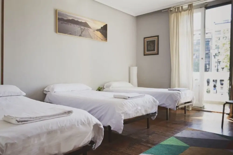 Standard Twin room with balcony