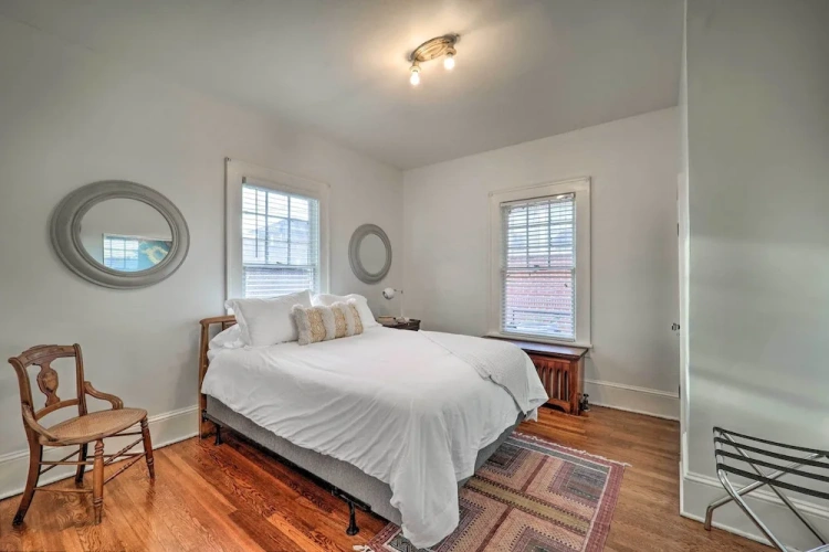 4 Bedrooms Cottage