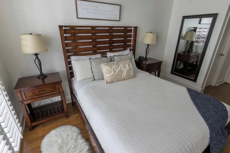 1 Bedroom Steps to Marina and CocoWalk