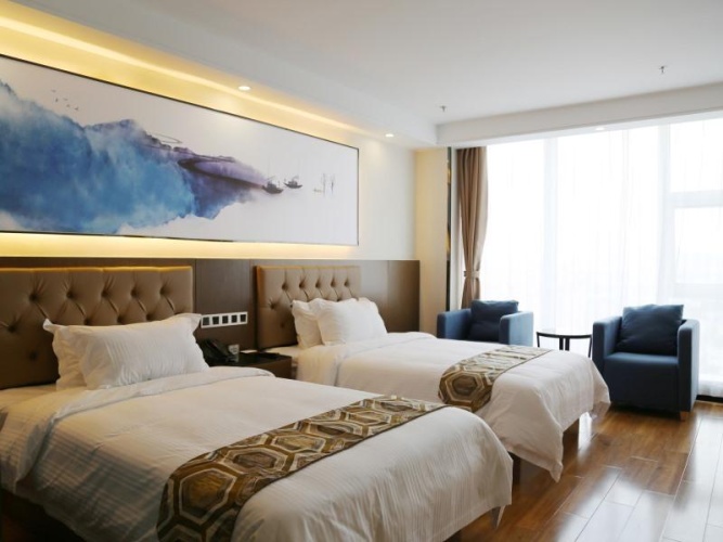 Standard Twin room with view