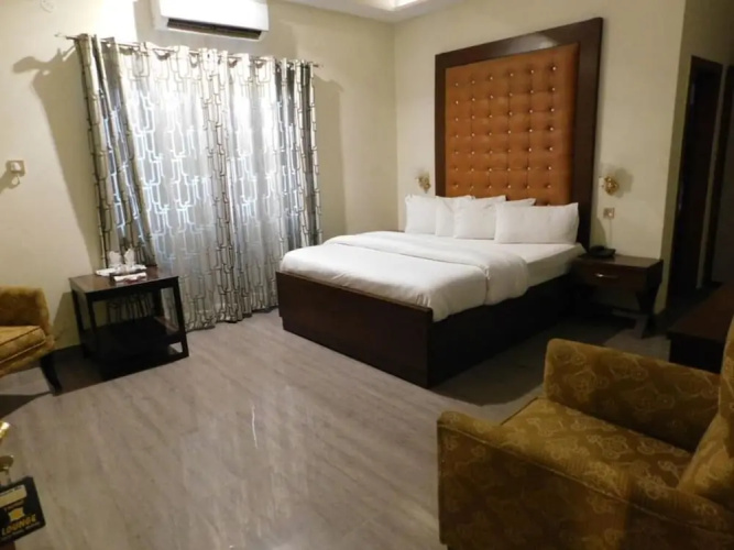 Hotel S. R. Lounge