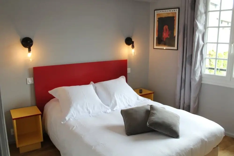 1 Bedroom Apartment with city view