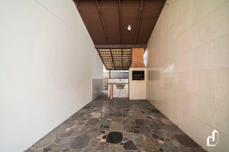 Casa 03 Dormitórios Climatizados Com Berço Incluso