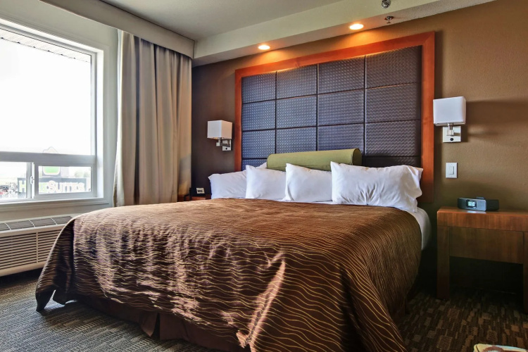 Home Inn & Suites Regina East