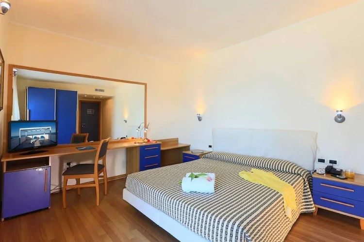 Classic Double room with balcony and with partial sea view