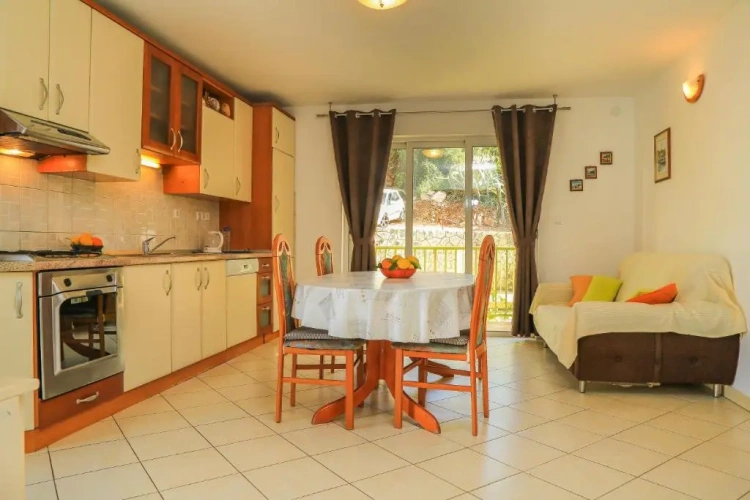 2 Bedrooms Apartment with balcony and with sea view