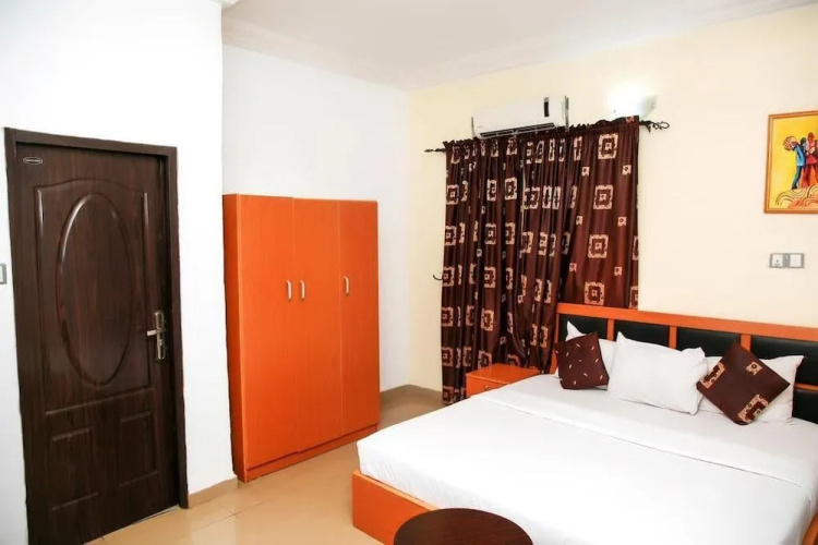 De Boss Deluxe Hotel