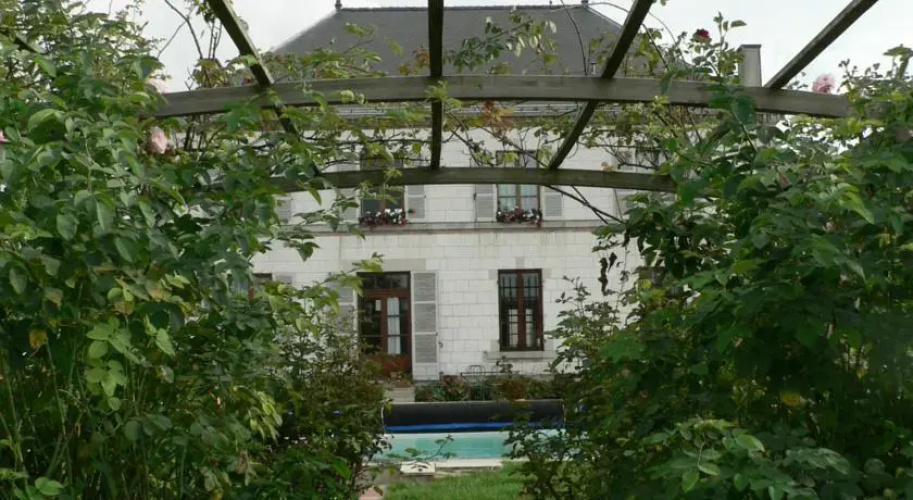 Chambre d'hôtes entre cour et jardin