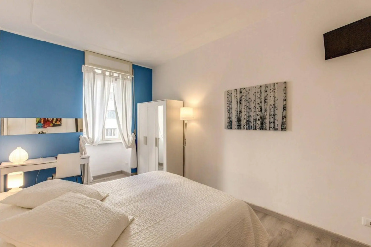 Italy Rents Colosseum - Termini
