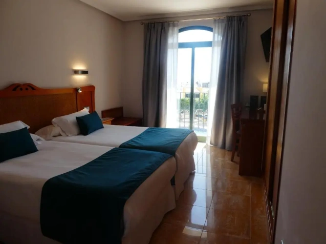 Standard Twin room with pool view