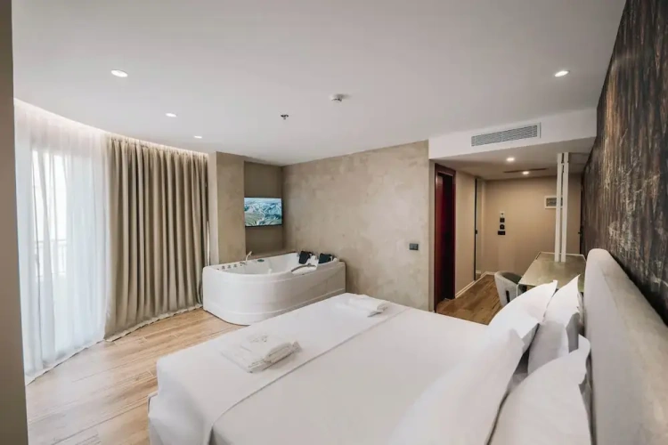 Deluxe Suite