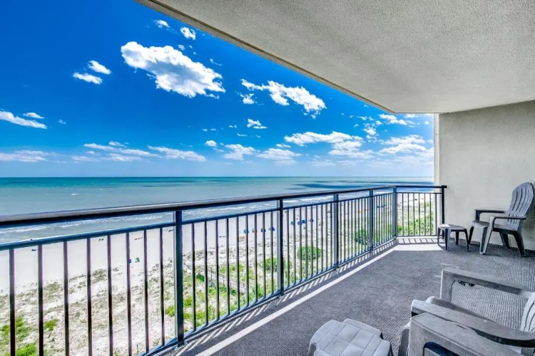 3 Bedrooms Apartment