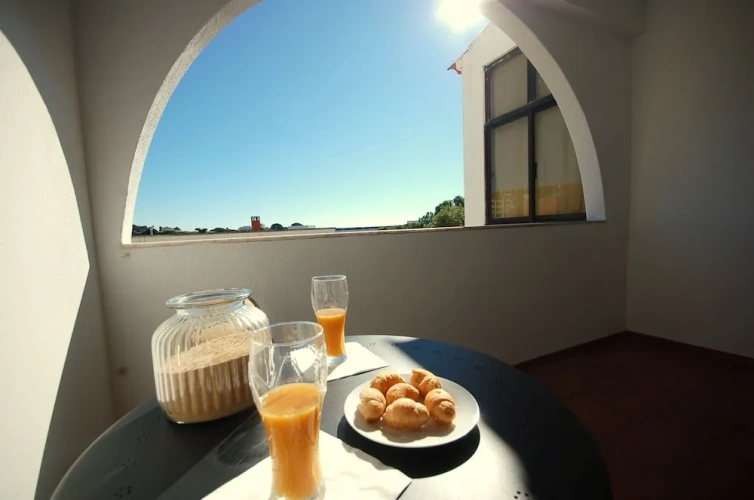 2 Bedrooms Apartment with balcony and beachfront