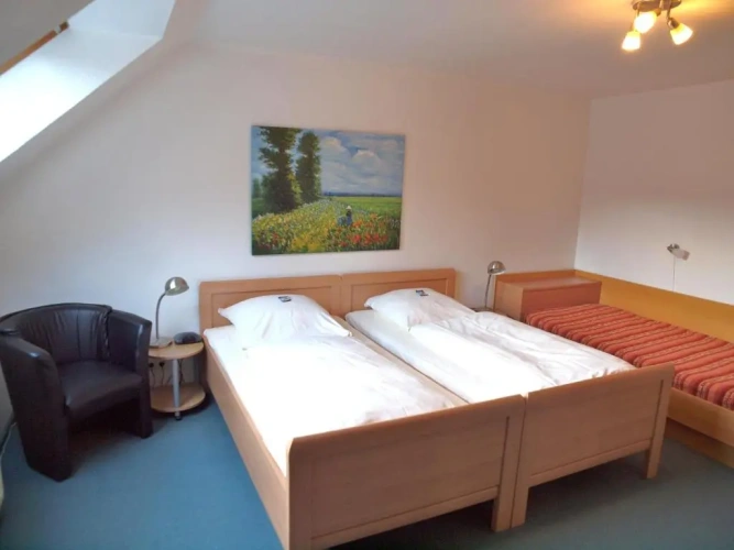 Standard Triple room