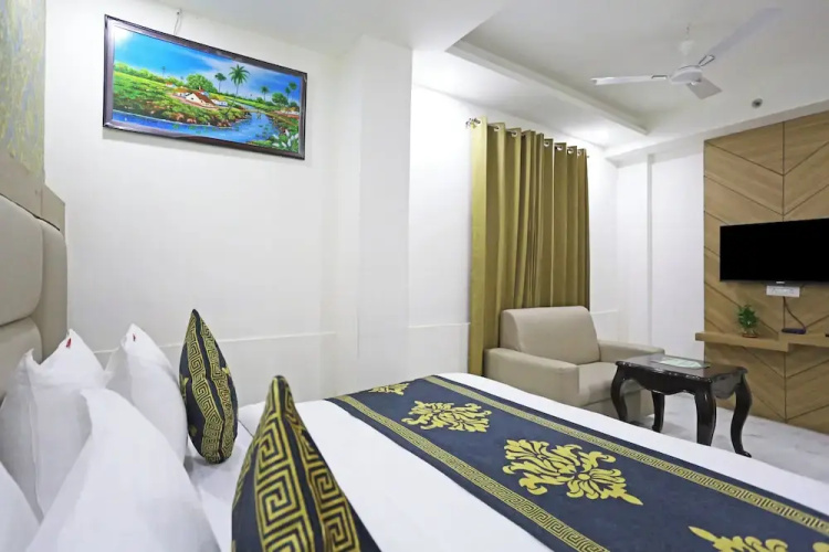 Hotel Decent Suites