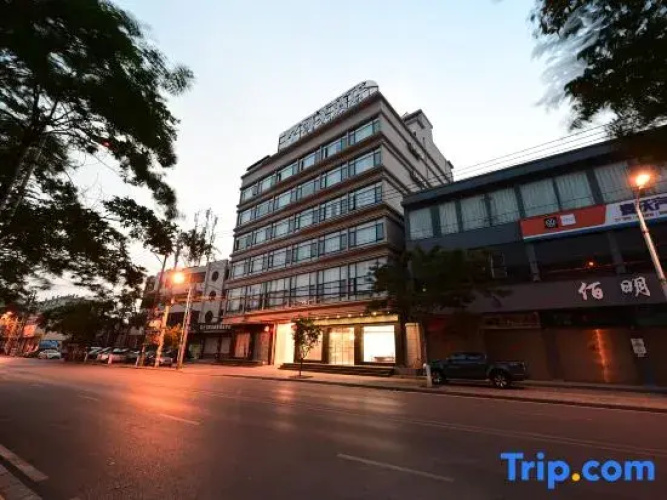 LuLiang Gloria Hotel