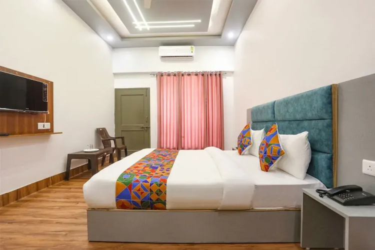Fabhotel Villa The Suites