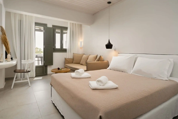 Standard Triple room with sea view