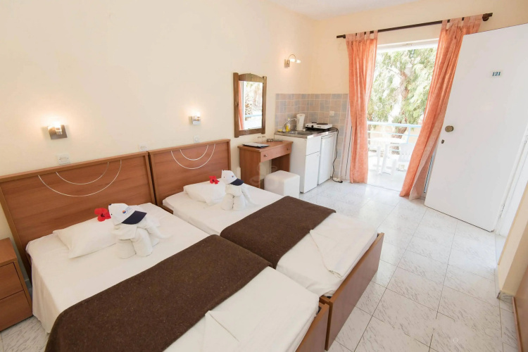 Leonidas Hotel and Studios