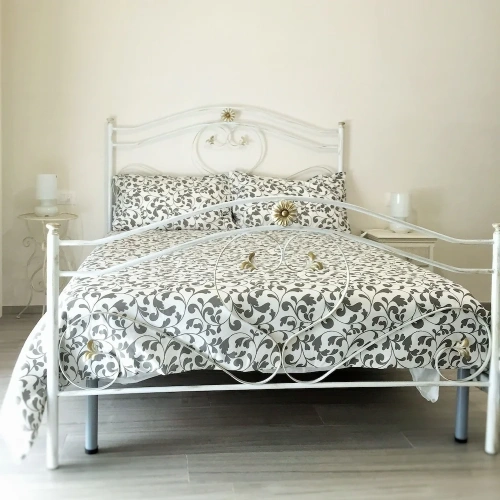 Deluxe Triple room with city view