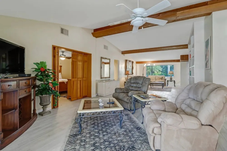 228 Bay Shore Dr