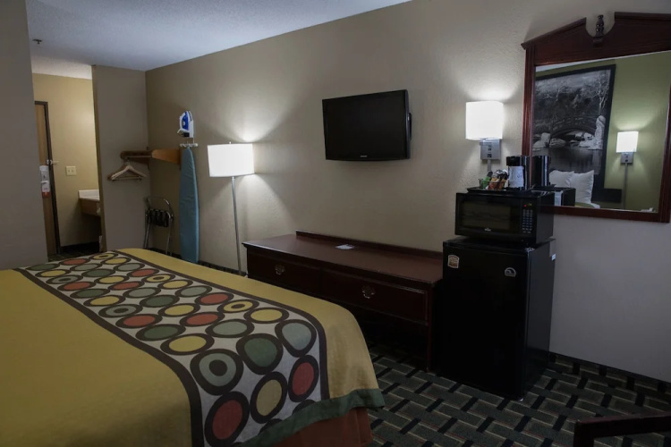 Super 8 Canton IL