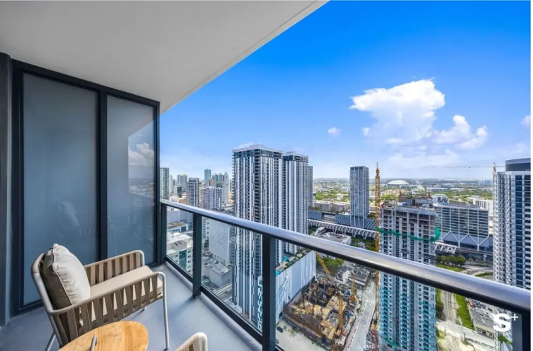 Luxe 1-BR with Stunning Downtown Views