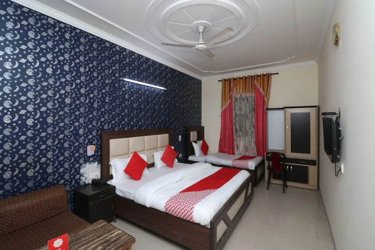 OYO 35663 Mayank Palace