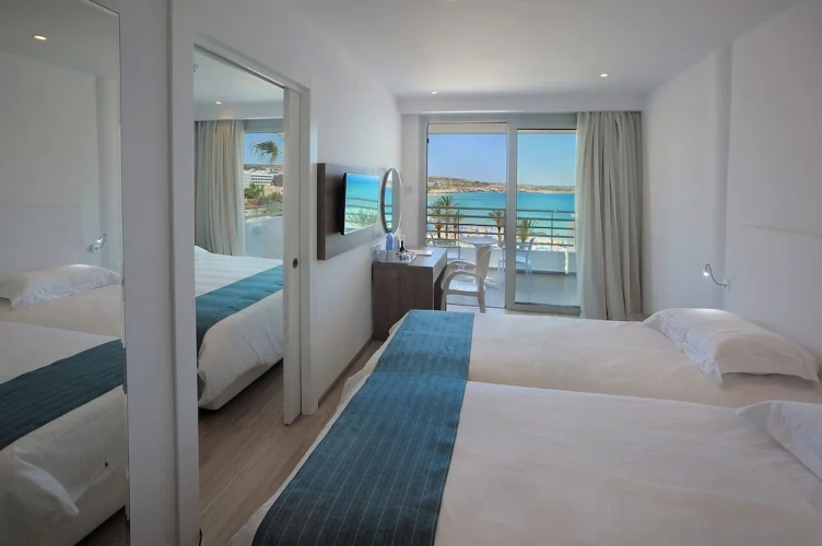 Family Suite with balcony and with sea view