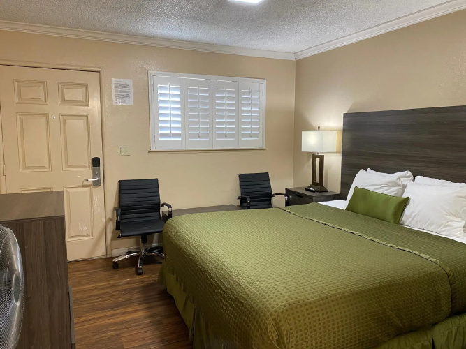 Holland Inn & Suites