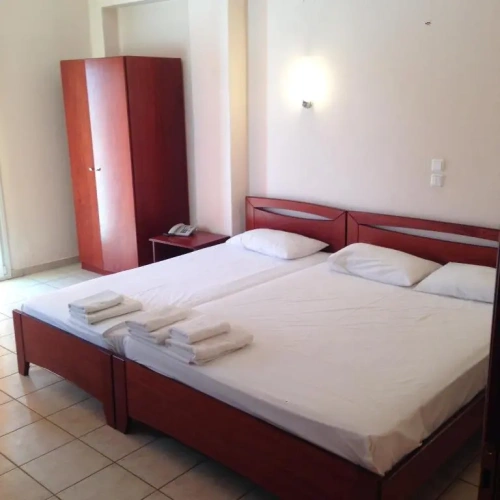 Standard Triple room with partial sea view